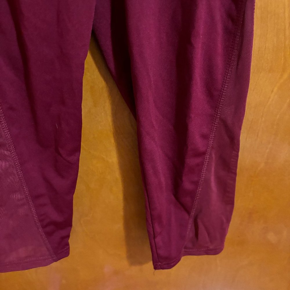 C-mode Athletic Capri Maroon size S/M - Picture 5 of 13